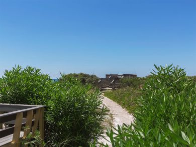 A Great Rental on The Beach Wow Great Rates Beach 50 yards !
